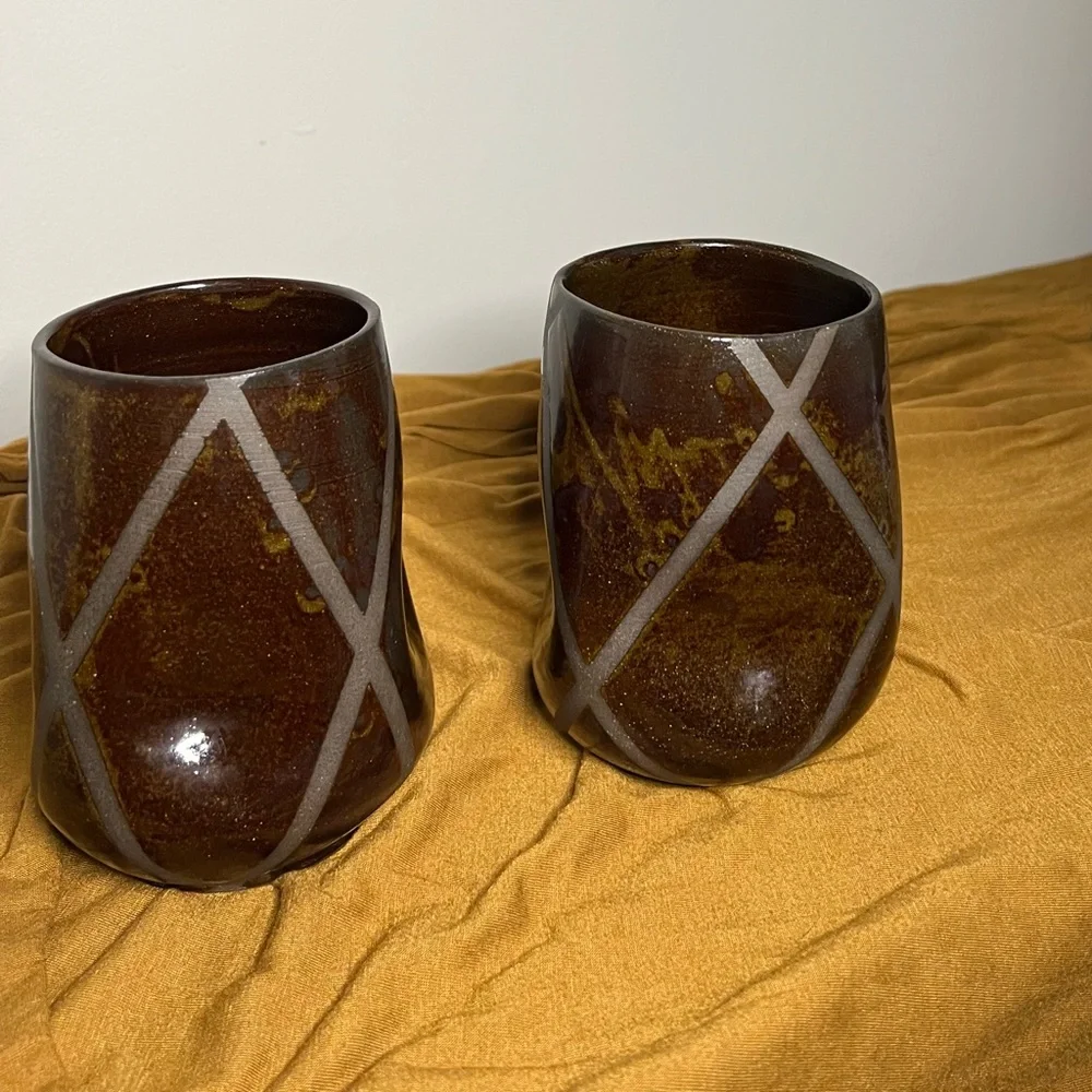 Vases (2) Brown - Picture 2 of 14